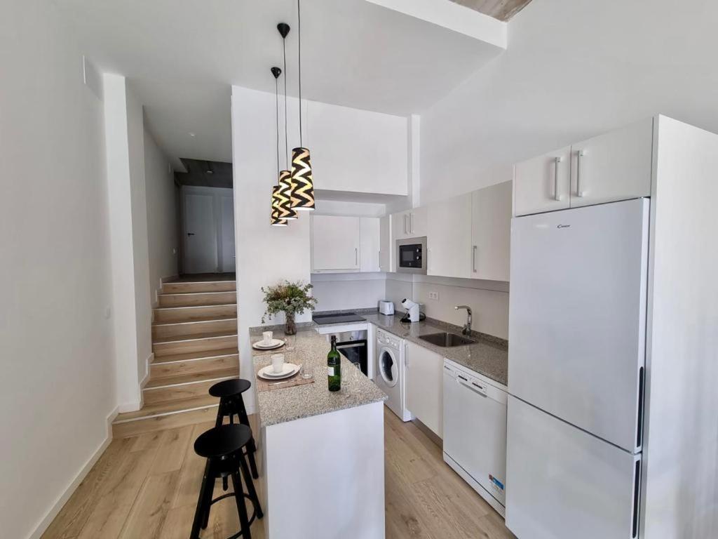 Apartamentos Rg Hospital Valme Sevilla Bagian luar foto