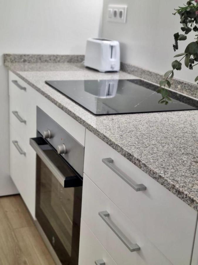 Apartamentos Rg Hospital Valme Sevilla Bagian luar foto