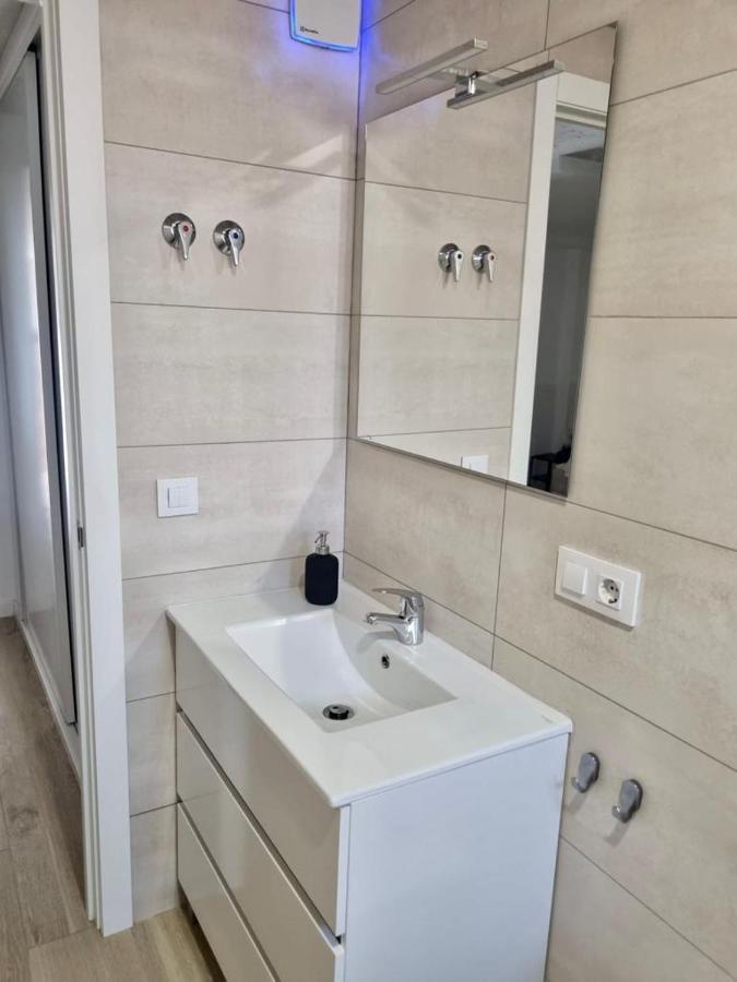 Apartamentos Rg Hospital Valme Sevilla Bagian luar foto