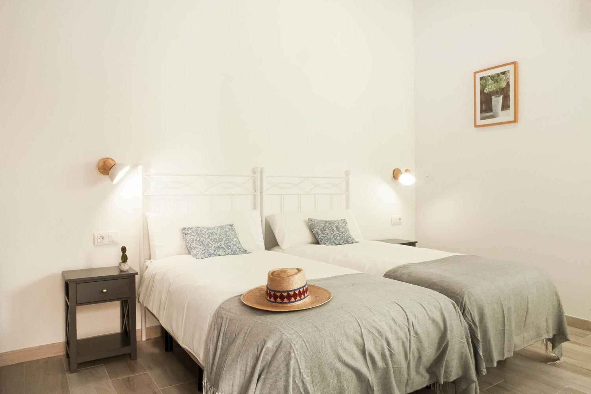 Apartamentos Rg Hospital Valme Sevilla Bagian luar foto