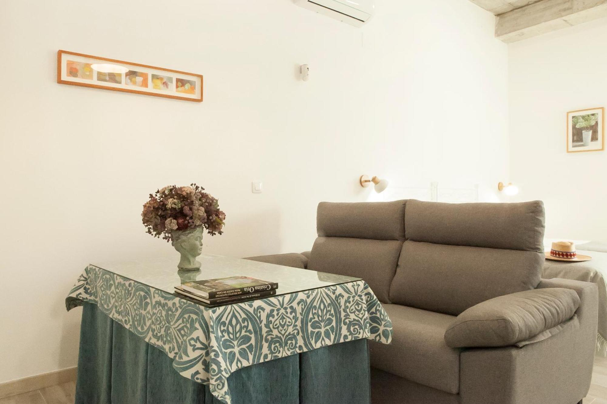 Apartamentos Rg Hospital Valme Sevilla Bagian luar foto