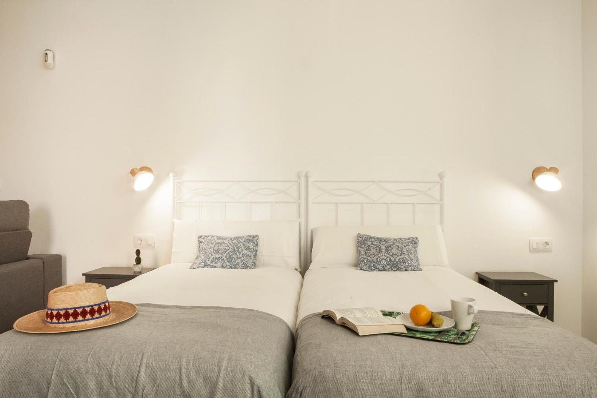 Apartamentos Rg Hospital Valme Sevilla Bagian luar foto