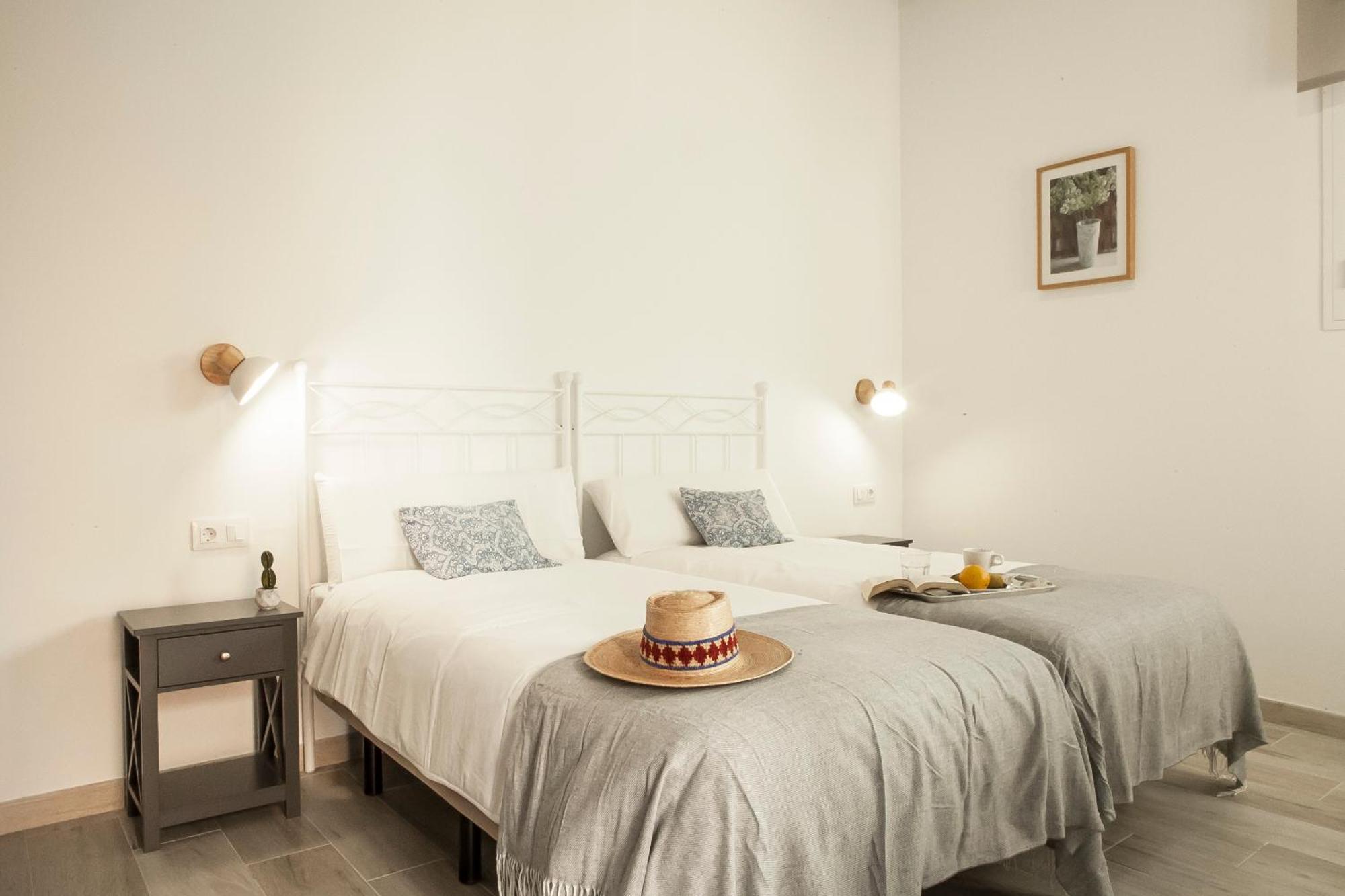 Apartamentos Rg Hospital Valme Sevilla Bagian luar foto