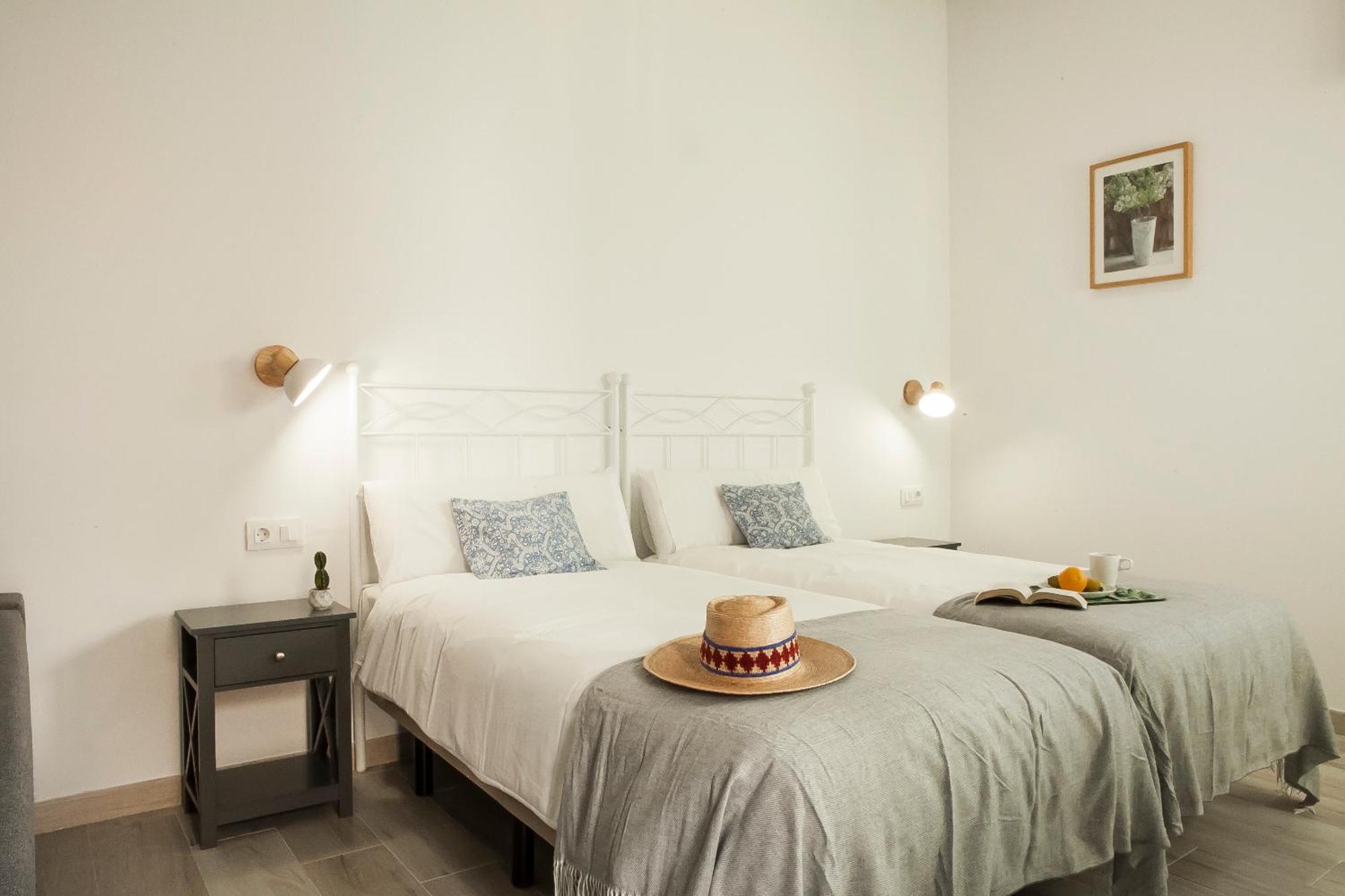 Apartamentos Rg Hospital Valme Sevilla Bagian luar foto