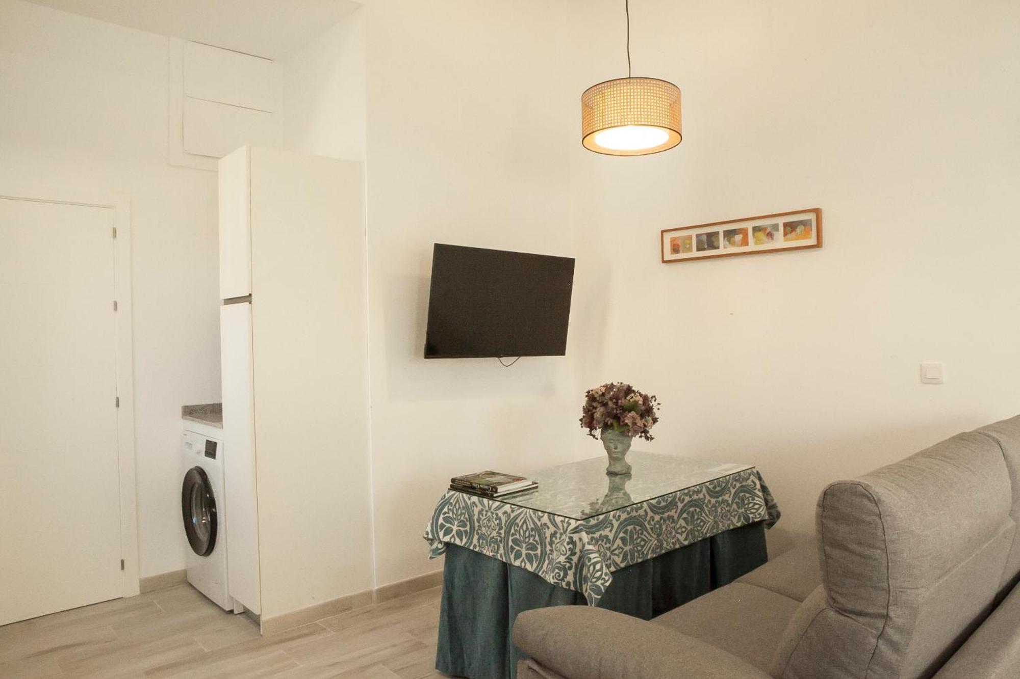 Apartamentos Rg Hospital Valme Sevilla Bagian luar foto