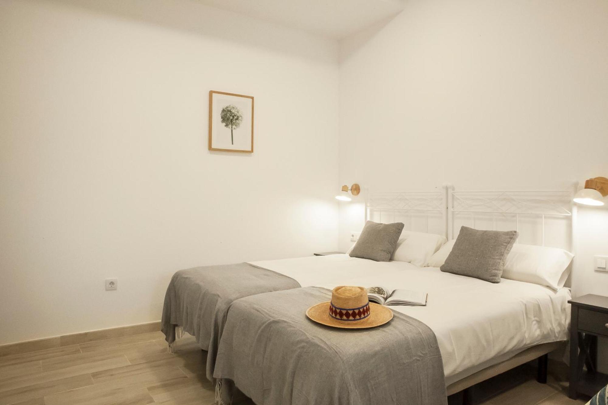 Apartamentos Rg Hospital Valme Sevilla Bagian luar foto