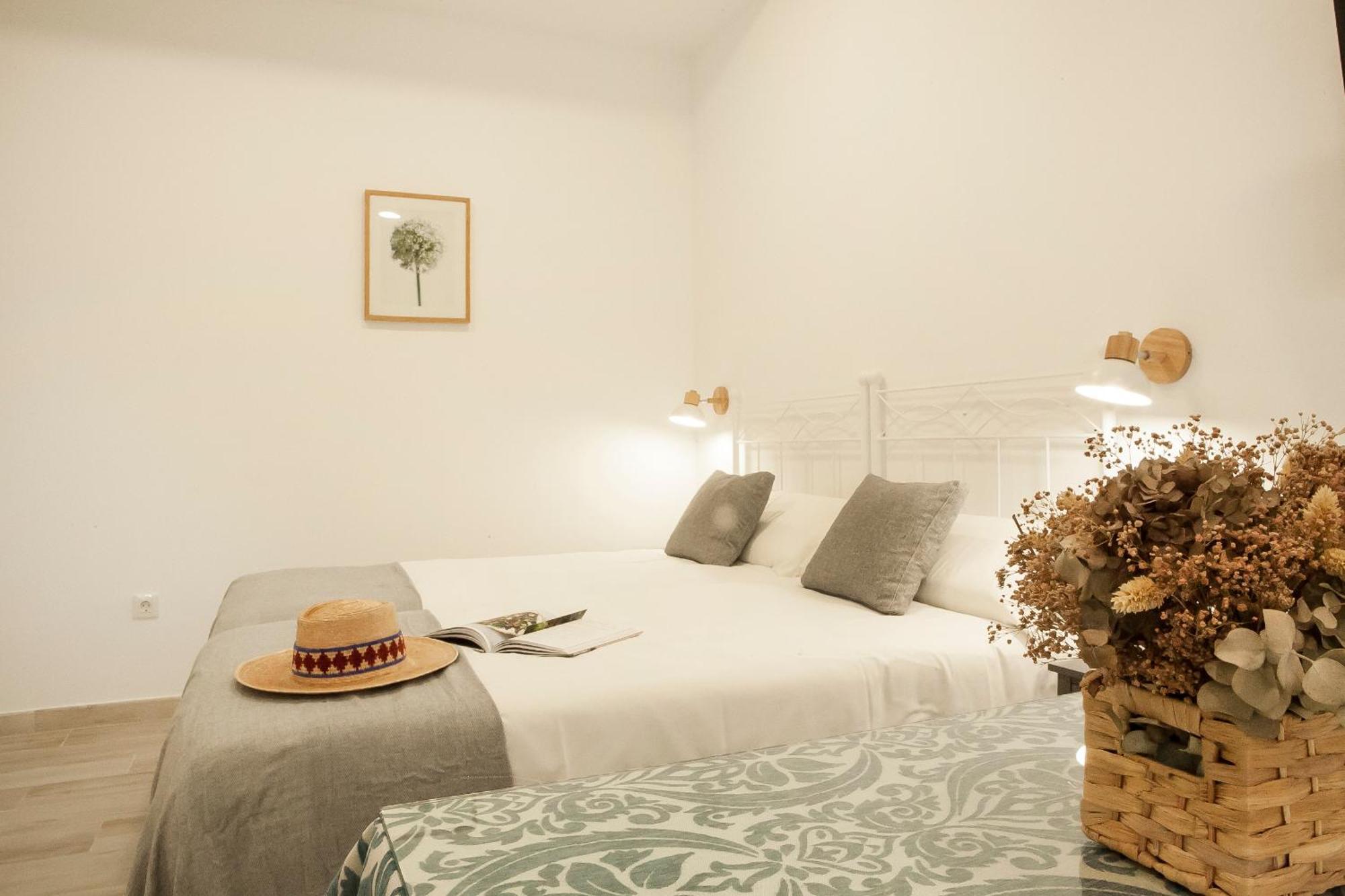 Apartamentos Rg Hospital Valme Sevilla Bagian luar foto