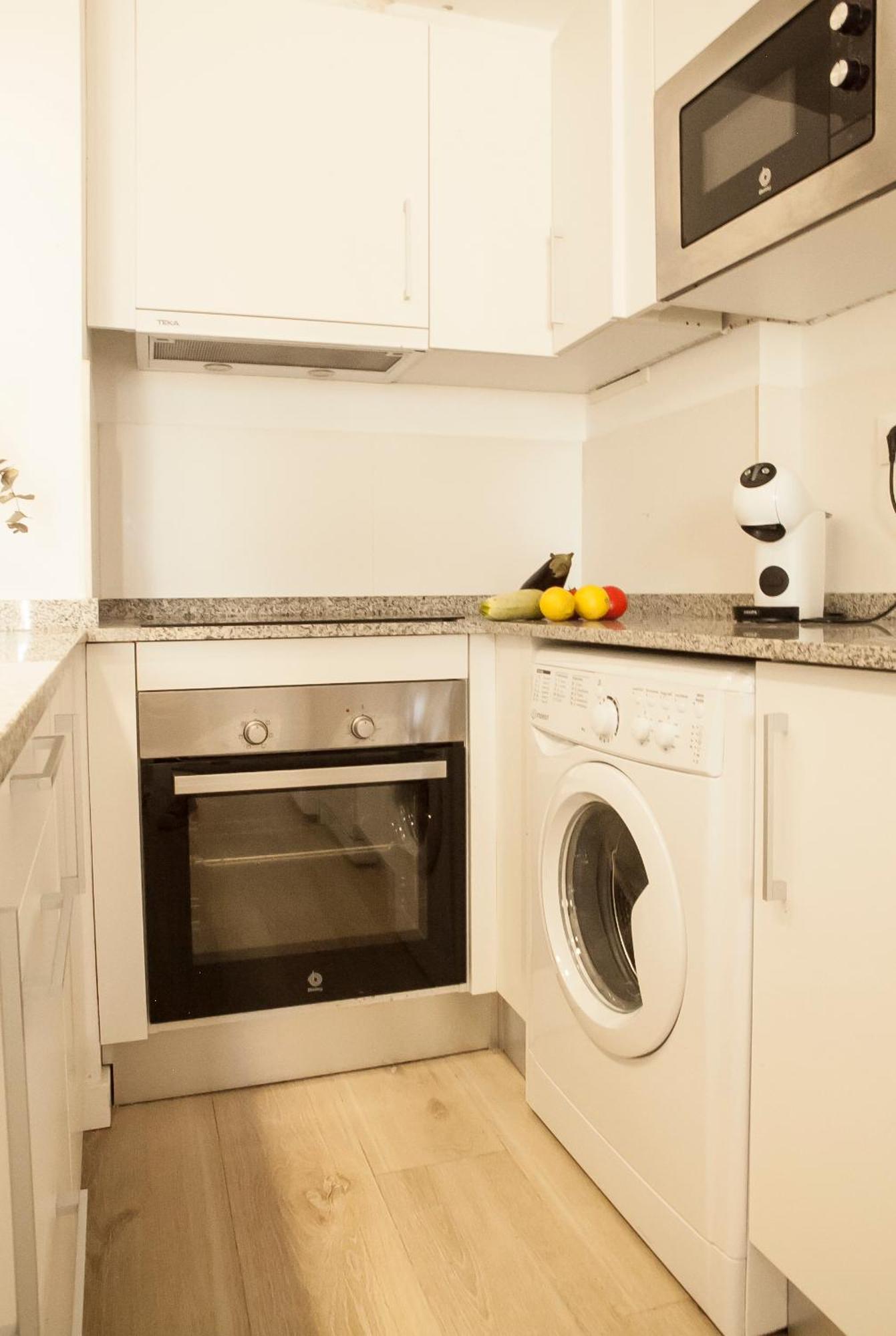 Apartamentos Rg Hospital Valme Sevilla Bagian luar foto