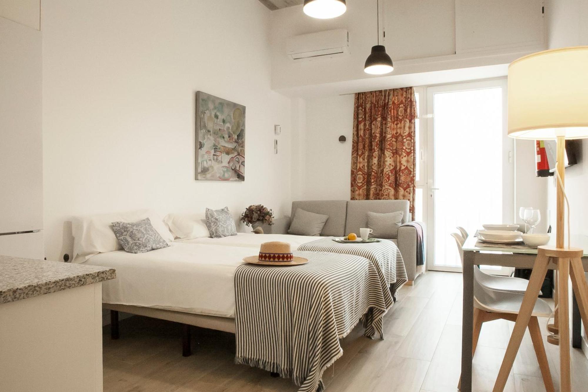 Apartamentos Rg Hospital Valme Sevilla Bagian luar foto